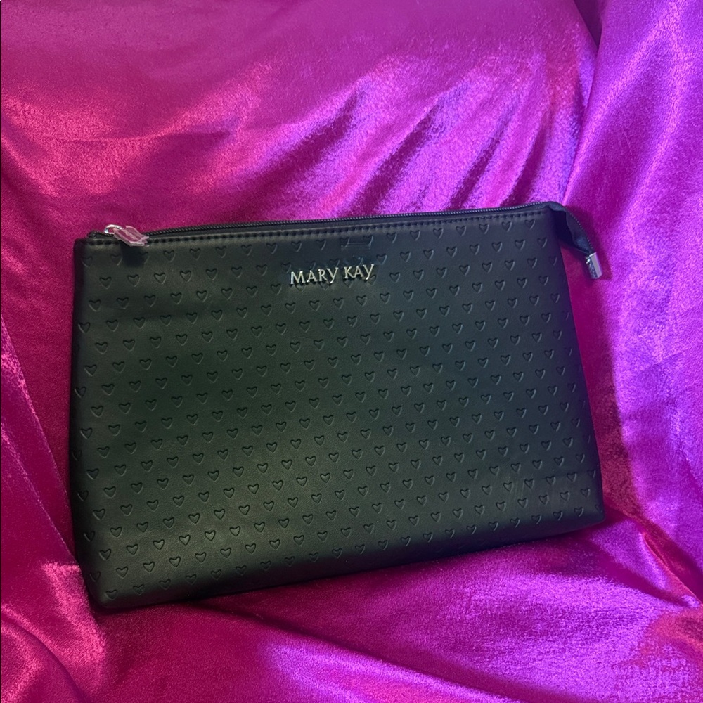 NEW Mary Kay Black large cosmetics bag with zipper inside
